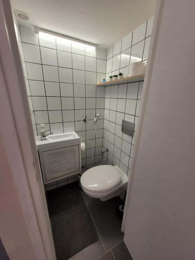 Studio Calme Et Agreable Avec Acces Jardin Partage Le Bar-sur-Loup Exteriör bild